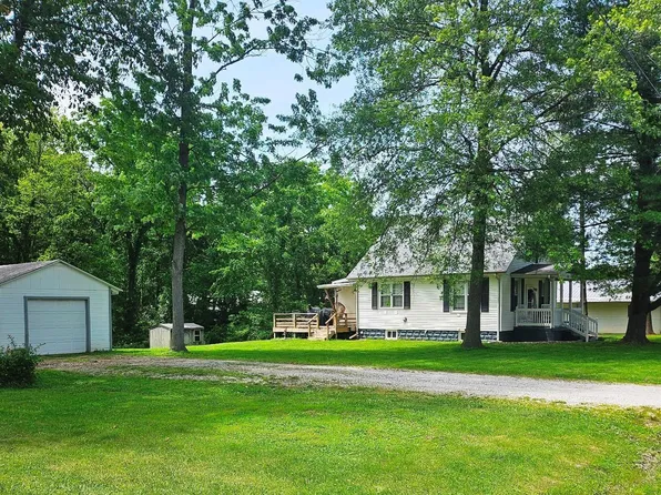 1118 S Locust St, Carlinville, IL 62626