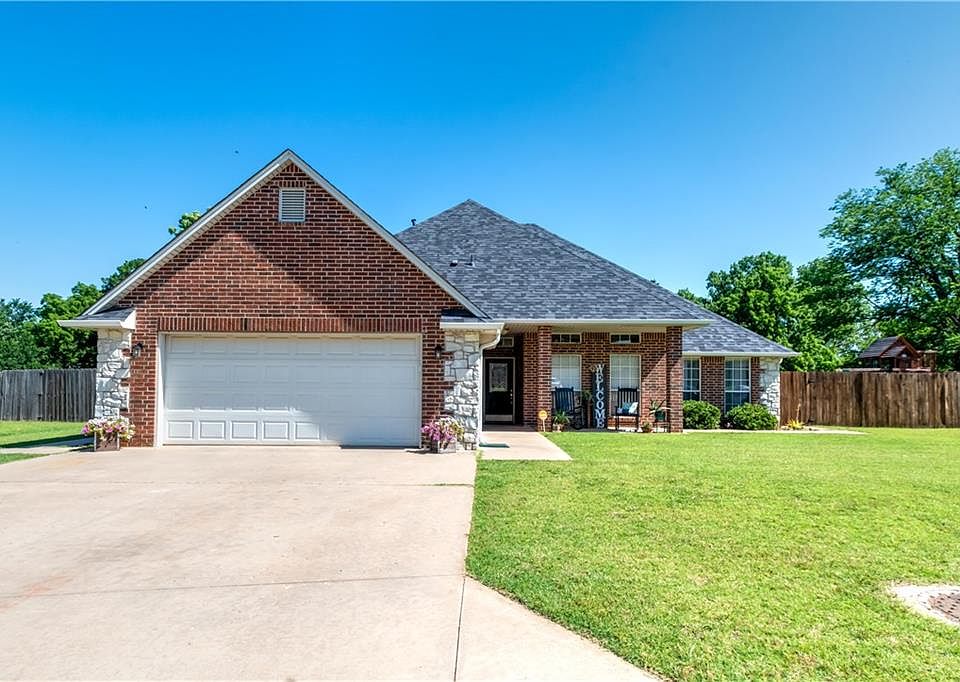 1st image of 912 Tilghman Dr