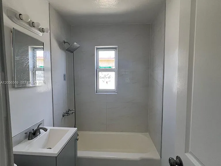 1281 NW 60th St #6 — Photo 19