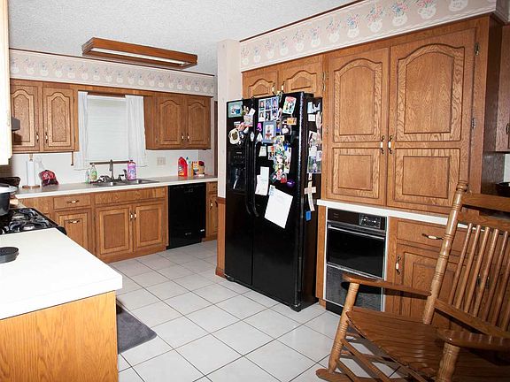 4th image of 4026 Country Dr