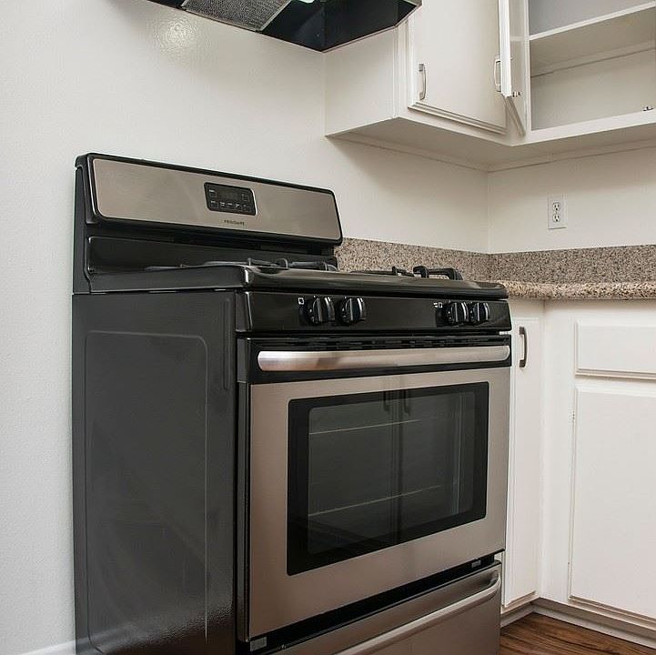 1st image of 433 N Louise St APT 205