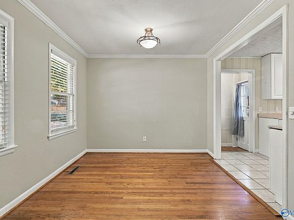 5th image of 1106 Sangster Rd