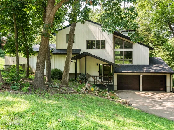 2028 Autumn Ln, Jefferson City, MO 65109