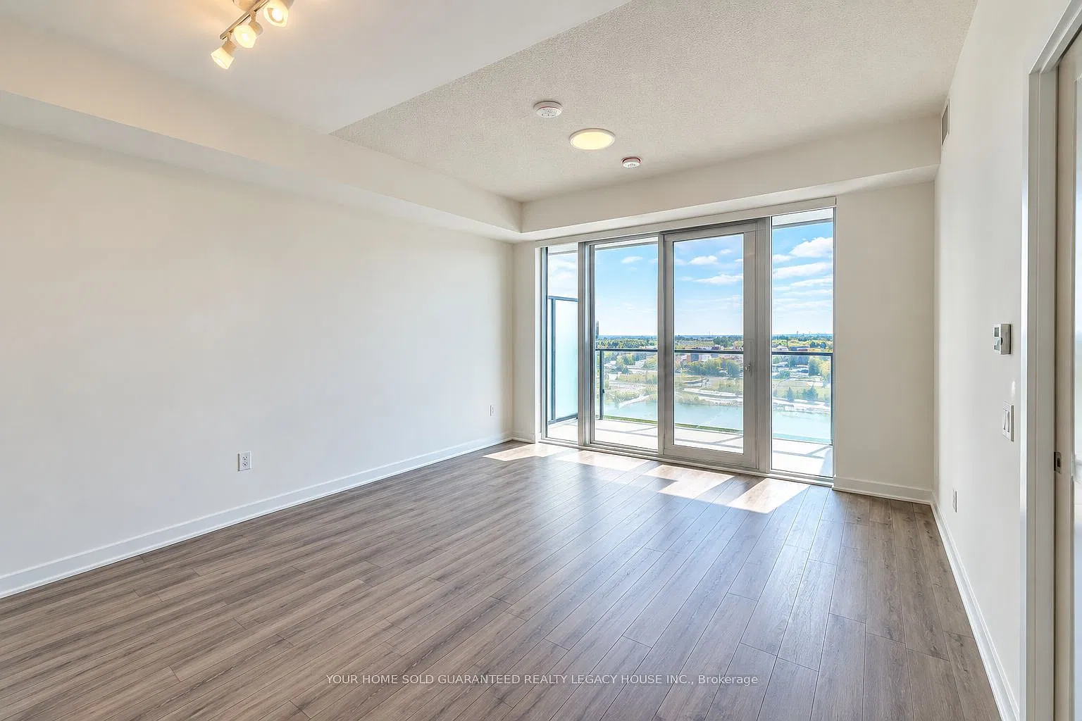 CityPointe Heights — Photo 4