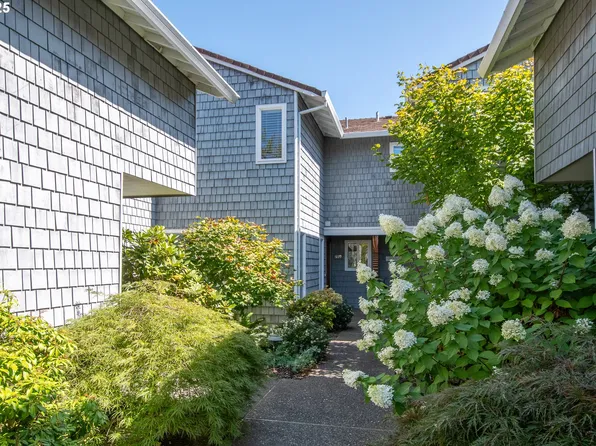 615 N Tomahawk Island Dr, Portland, OR 97217