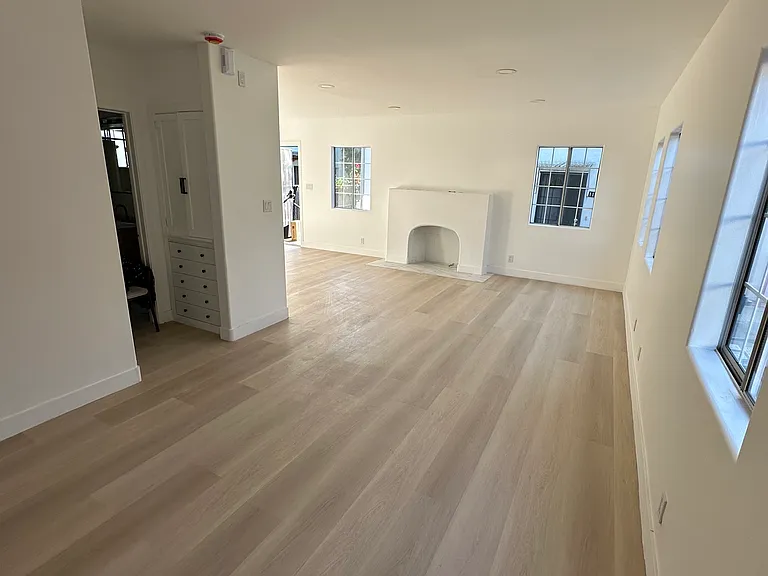 1182 N Kingsley Dr #1/2 — Photo 1
