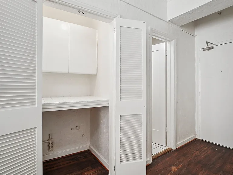 Wendover Apartments — Photo 18