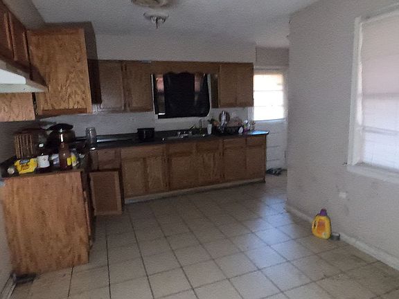 4th image of 738 Parkdale Dr