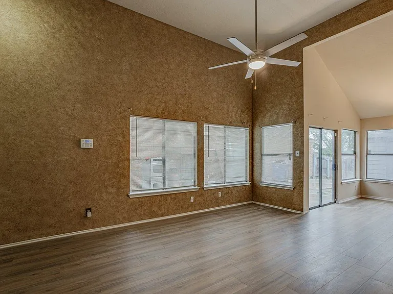 10611 Woodleaf Dr — Photo 13