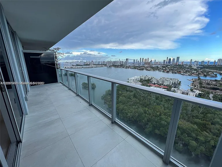 16385 Biscayne Blvd #3019 — Photo 16