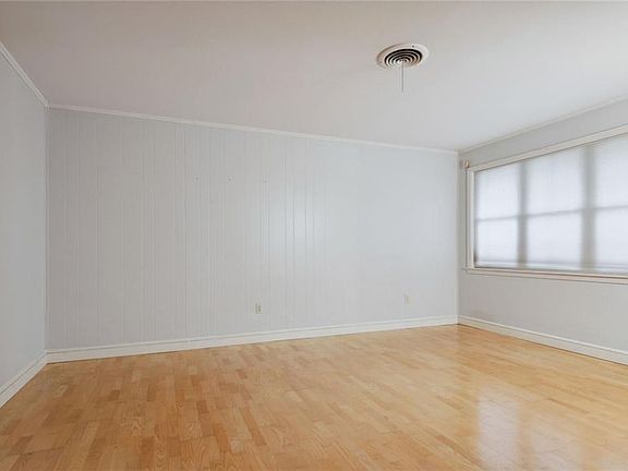 3rd image of 546 Melrose Dr