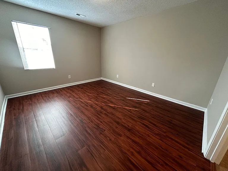 1043 Park Meadow Dr — Photo 8