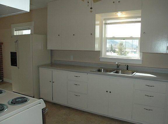 5th image of 1115 E Woodin Ave