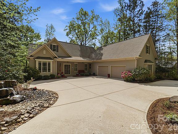 2nd image of 2370 Valelake Rd