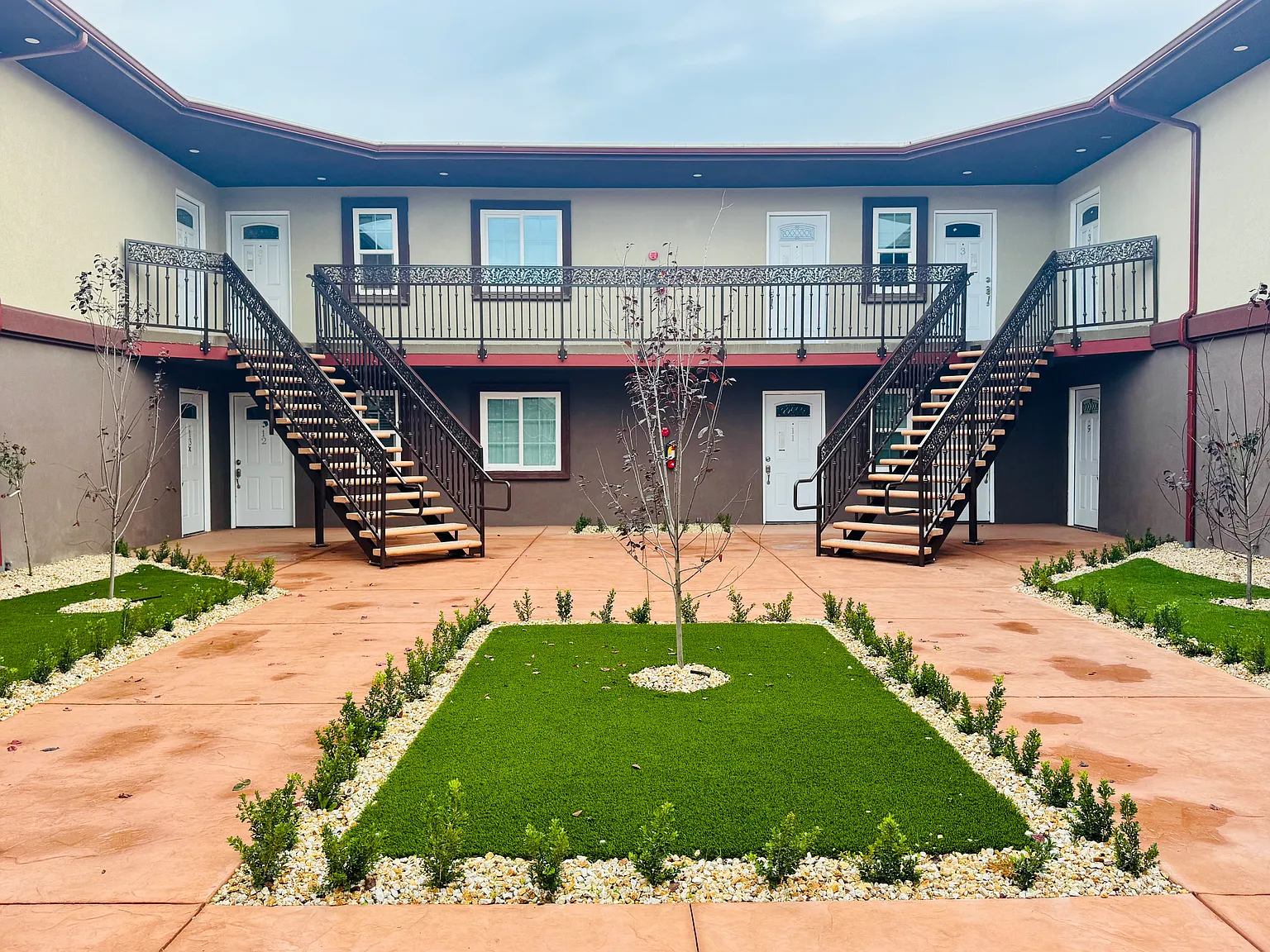 Dakota Castle Luxury Apartments — Photo 4