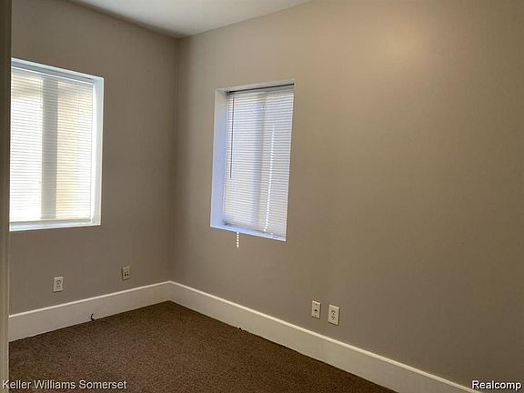 4th image of 18541 Utica Rd