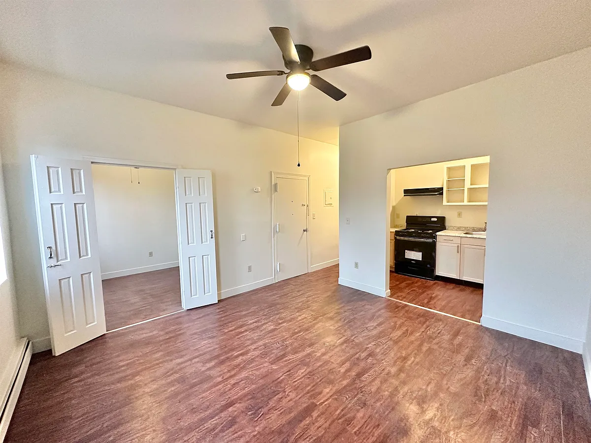 Building Photo - 189 Van Horne St #2