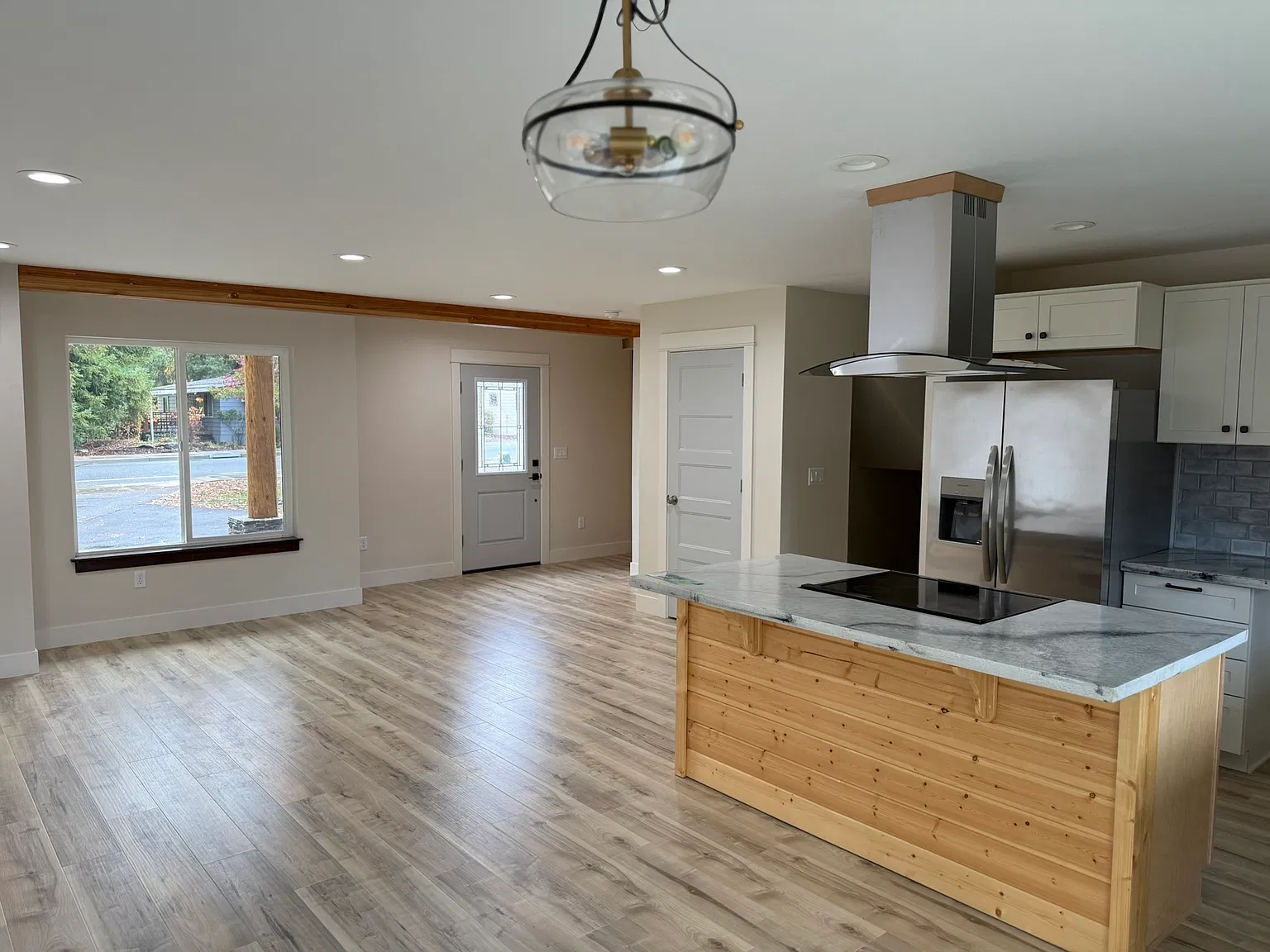 3 bed, 2.5 bath, 1721 sqft, $2,150 — Photo 3