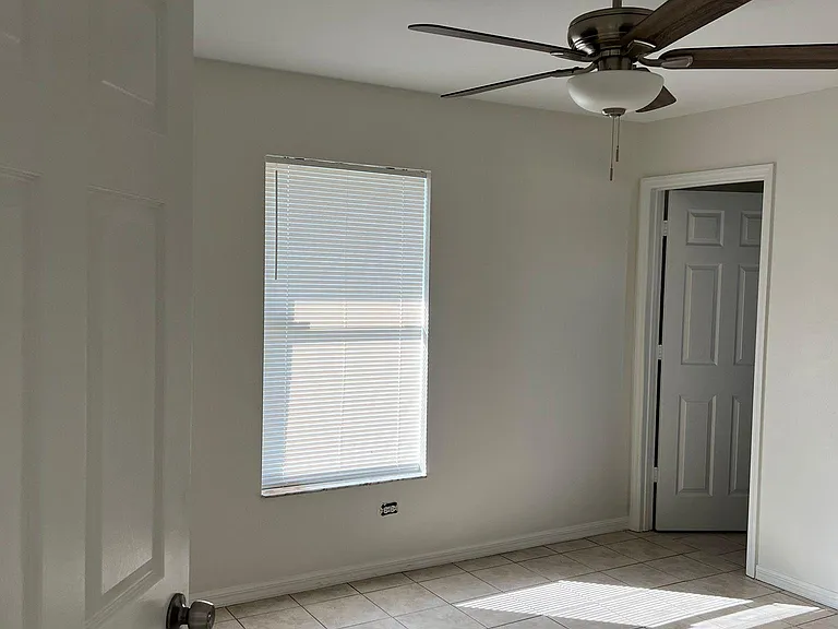 1002 SE 9th Ct — Photo 5