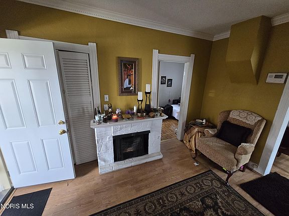 2nd image of 1274 Campbell St