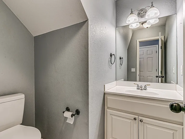 323 Potomac Dr — Photo 22