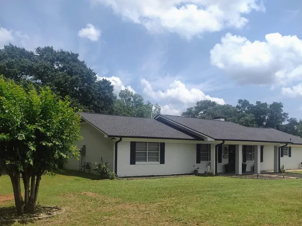 24 Victor Dr, Longview, TX 75601