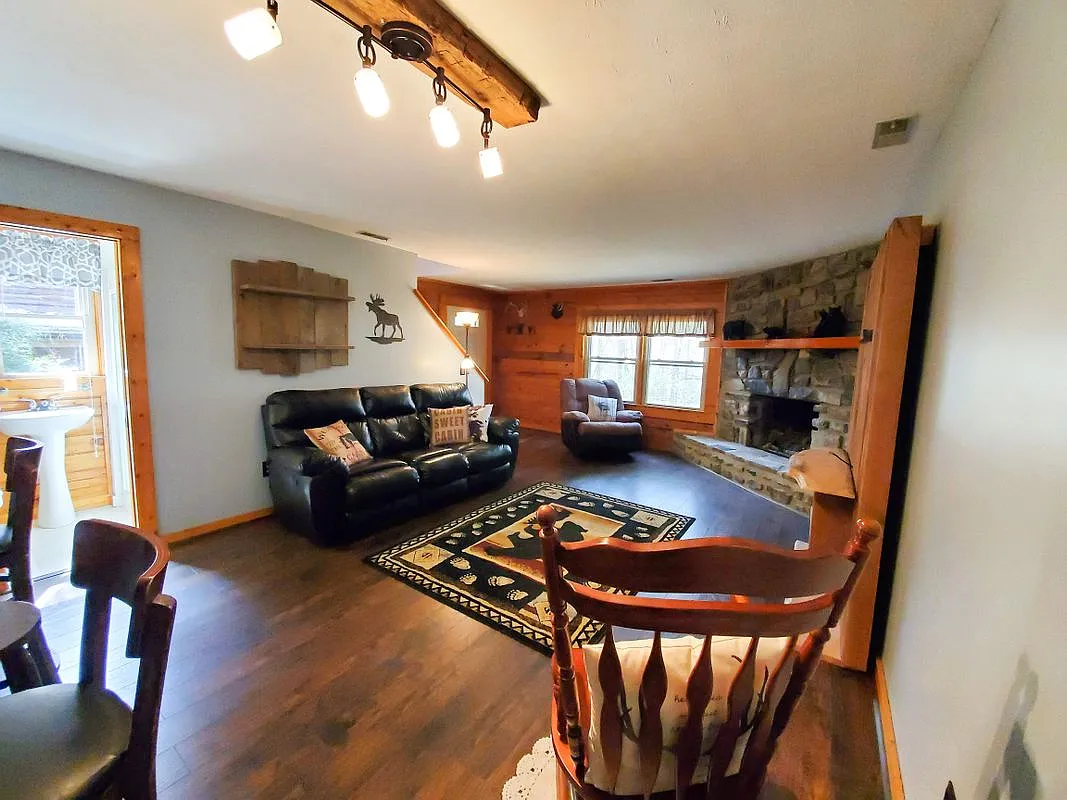 2 bed, 2.0 bath, 1080 sqft, $1,800 — Photo 2