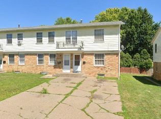 .2715 Magnolia Dr, Bettendorf, IA 52722