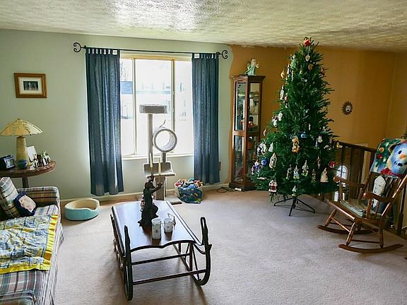 3rd image of 955 Forest View Ct