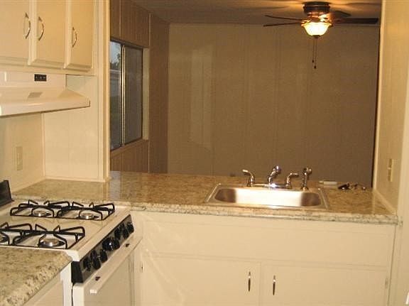 4th image of 7320 Sylmar Ln #202