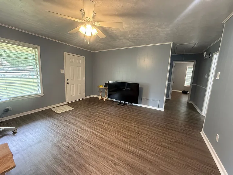 403 Polly St — Photo 2