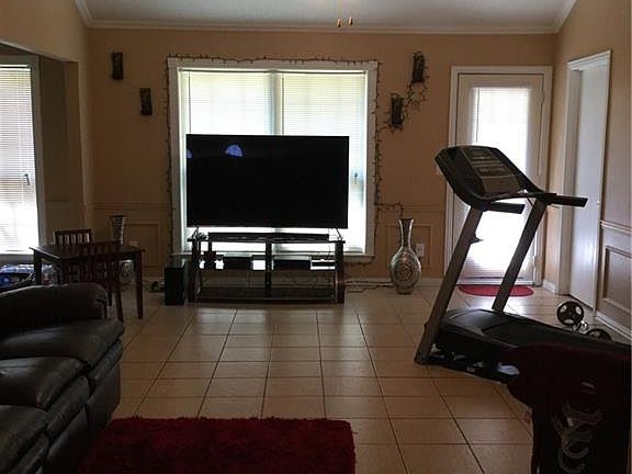 3rd image of 2105 We Roberts St