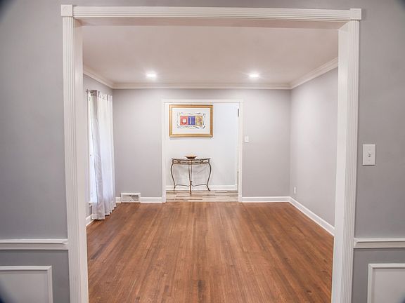 5th image of 1328 Rosecliff Ave