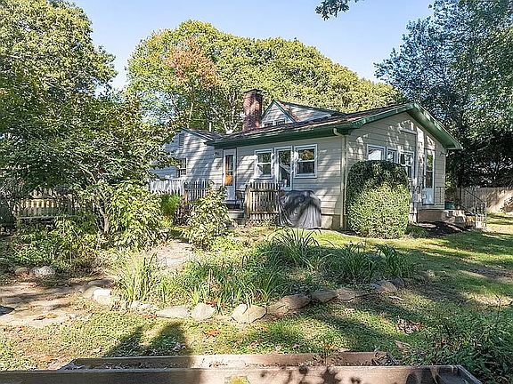 5th image of 60 Crestwood Dr