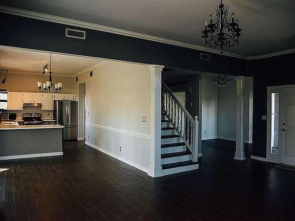 5th image of 426 Northampton Cir
