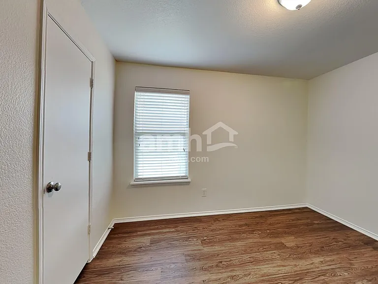 1036 Cove Hollow Dr — Photo 17