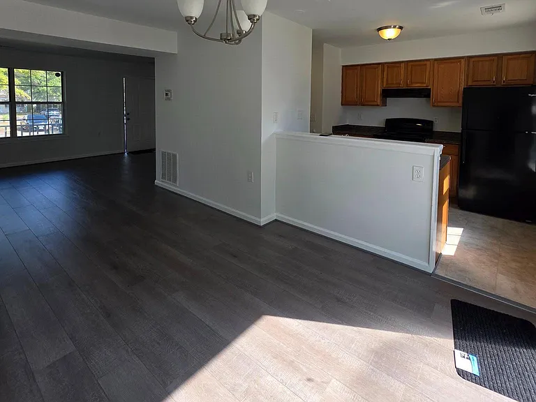 404 Trefoil Pl — Photo 4