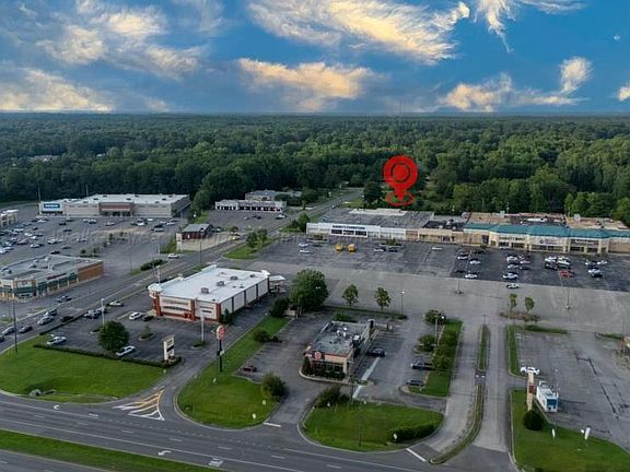 3rd image of 301 N Airport Rd