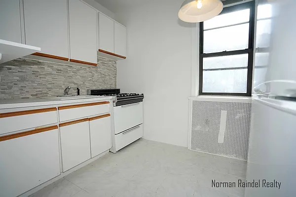 Rented by Norman Raindel, LREB | media 6