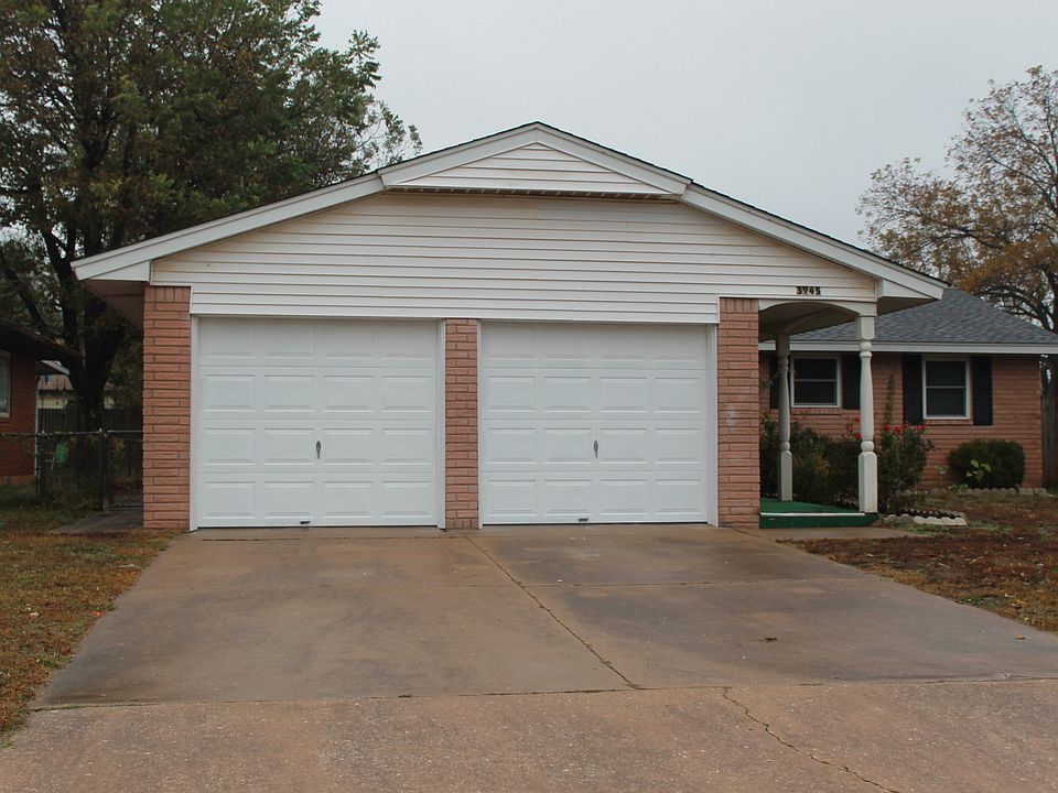 1st image of 3945 SE 14th Pl