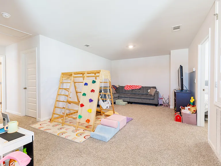 2082 Tottenham Dr — Photo 24