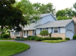 15200 W Lynwood Ct, New Berlin, WI 53151