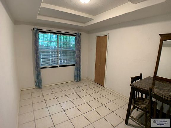 5th image of 613 W 5th St
