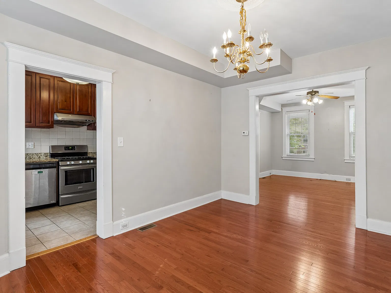 3 bed, 1200 sqft, $2,300 — Photo 4