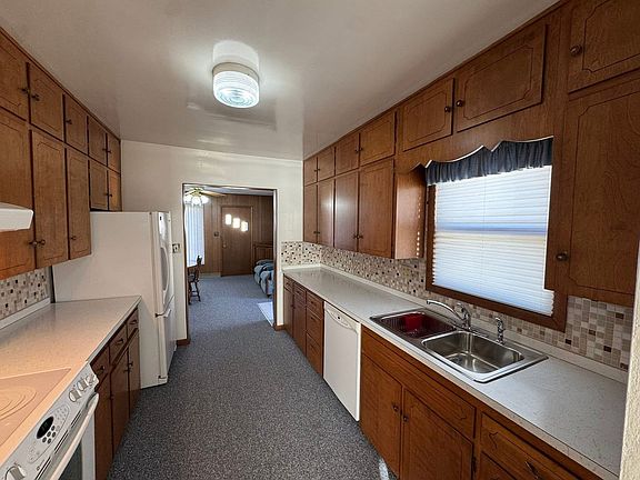5th image of 256 Avenue O W