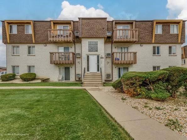 2331 Bicentennial Ave APT 12, Crest Hill, IL 60403