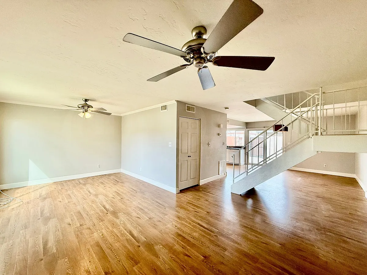 3 bed, 2.5 bath, 1608 sqft, $2,699 — Photo 4