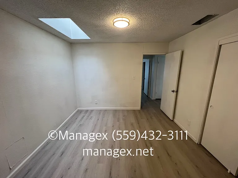 6035 N College Ave #B — Photo 8