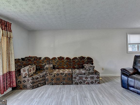 3rd image of 4286 Village Square Ln