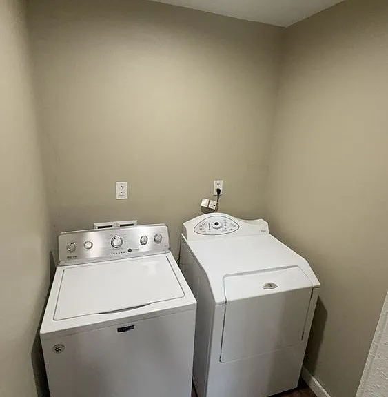 739 Broadway St — Photo 10